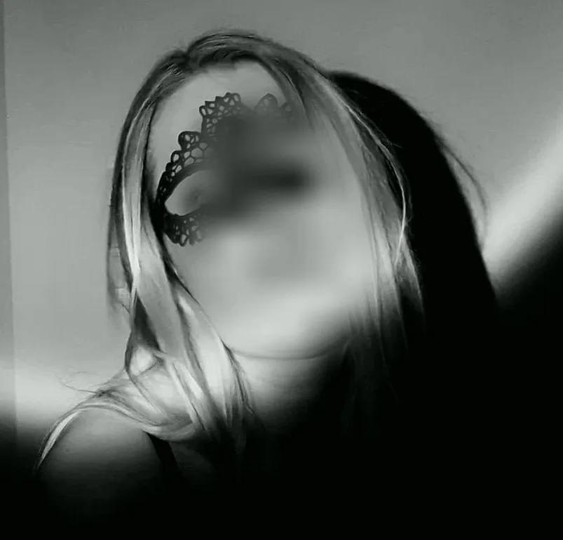 Amira, 36