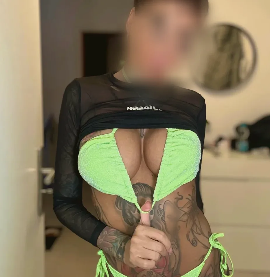 Charlotte, 37
