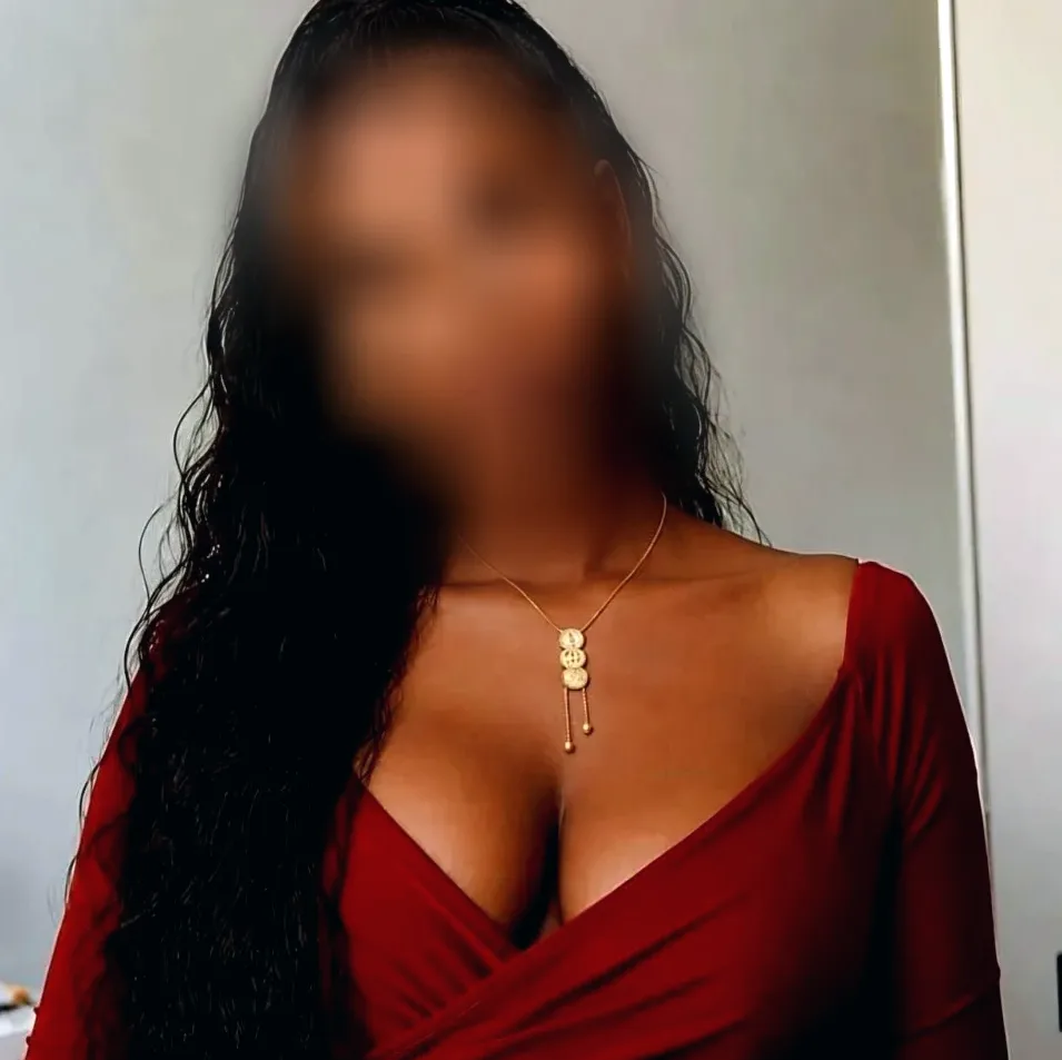 Isabella, 23