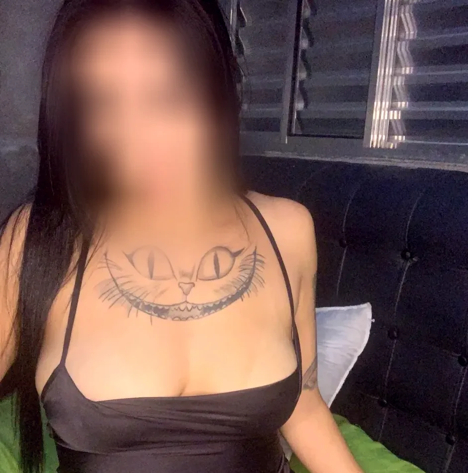 Marianne, 27