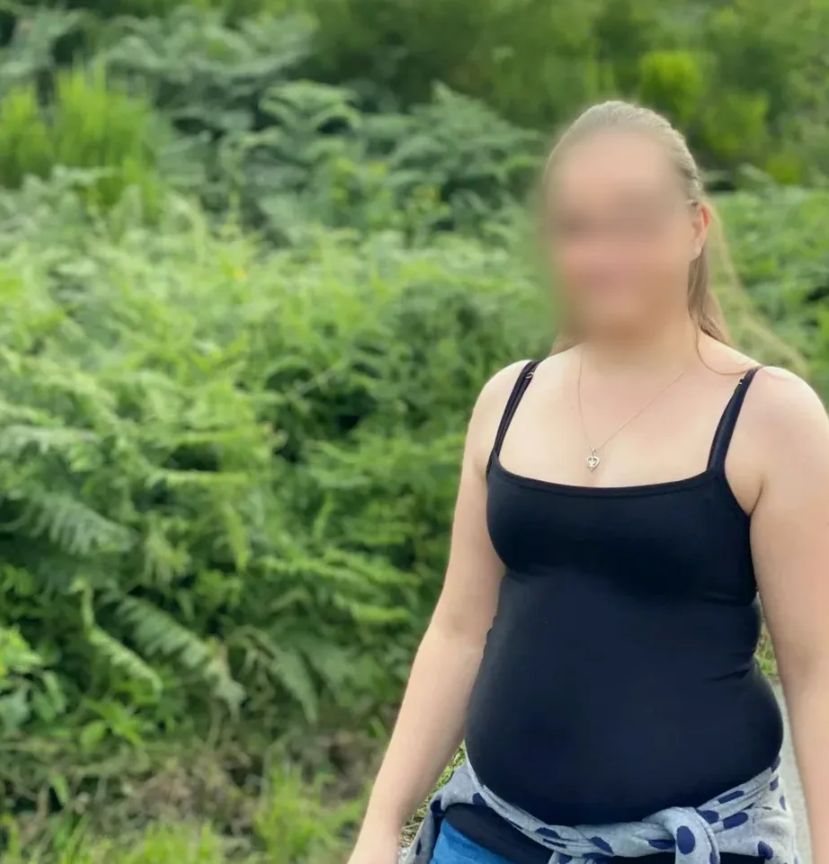 Rosa, 33